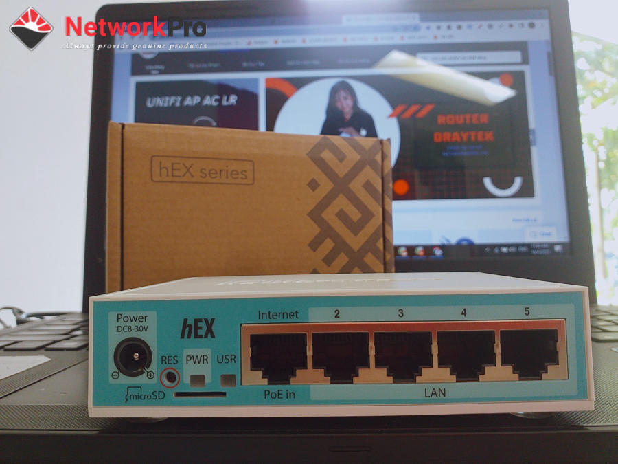 router mikrotik rb750gr3