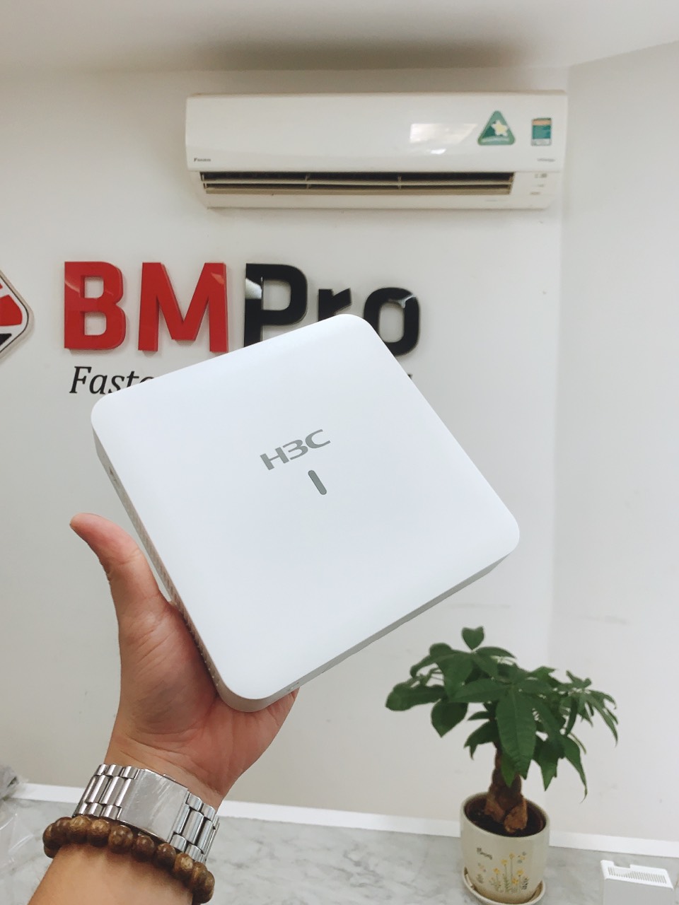 Bộ Phát WiFi 6 H3C EWP-WA6120 Chính Hãng, Bảo Hành 5 Năm | NetworkPro